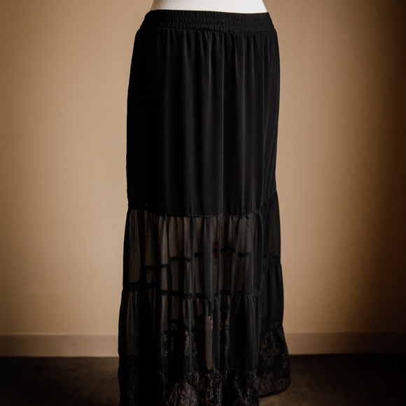 Soprano High Low Skirt with Lace Trim, Size M - Picture 1 of 3
